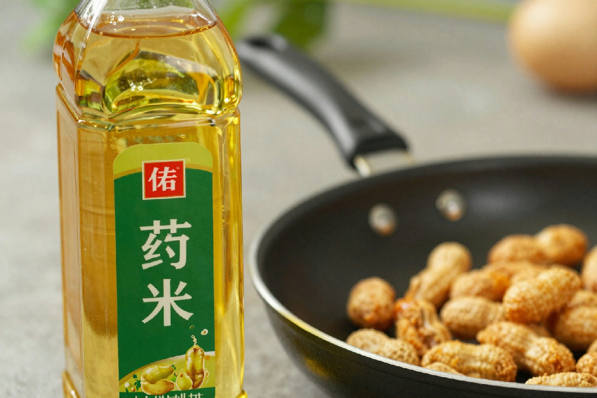 Se l'olio extravergine ti sembra troppo costoso, prova l'olio di arachidi per friggere senza compromettere il gusto